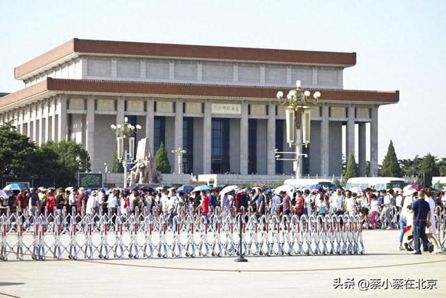 2025年7月22日，北京毛主席纪念堂前发生的真实场景，大家看看吧