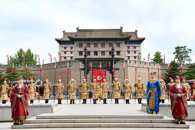 暑假西安城墙旅游热 迎宾开城仪式带领“穿越古今”