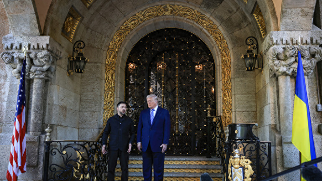 与普京通话后，特朗普当众逼泽连斯基妥协，直言再拖数月领土必丢