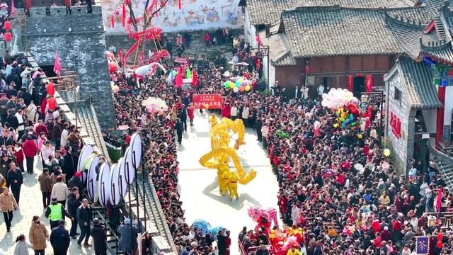 骐骥驰春开盛景 福乐上元纳吉庆——上元观古镇2026年春节系列促消费活动火热进行中