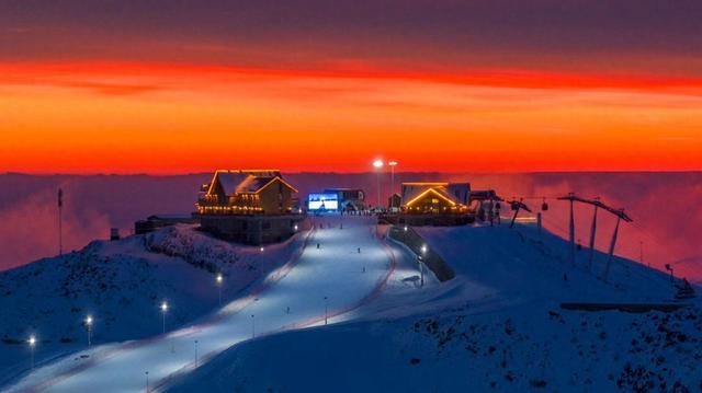 大湾区游客爱上冰雪旅游 粤港澳大湾区企业30亿元投资阿勒泰文旅