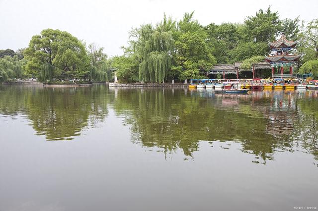 昆明，转角有故事，杯里是春天