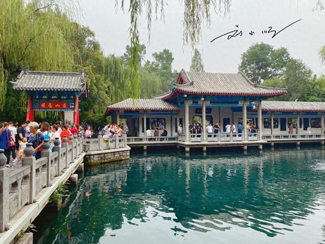 “泉城”济南名片趵突泉：七十二名泉之首的传奇，你来探访过吗？