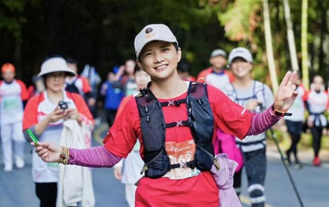 一声“我是专业的”，她从登山赛道冲向生命赛道