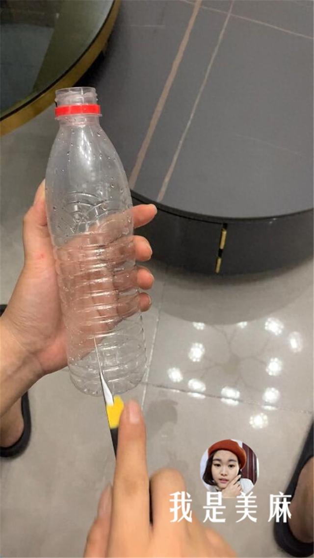 瓶子灯笼制作简单（一分钟教你做一个好看的手工灯笼）