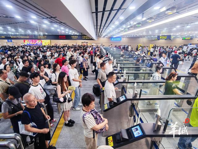 夏季跨境游燃爆大湾区，拱北口岸迎客超1500万人次