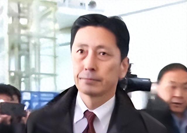 日本官员已经抵达北京，全程一言不发，有一个细节已经说明了问题