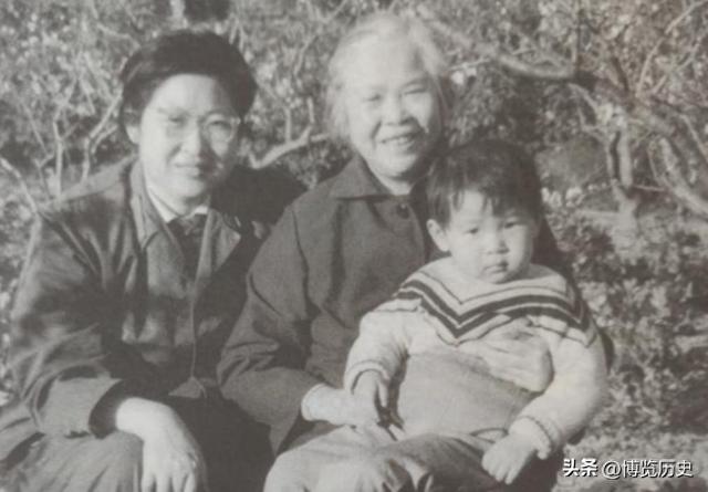 1966年，李讷来北航探望姐姐，李敏单刀直入问：你来找我什么事？