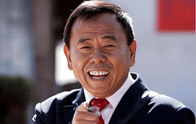 4个老婆，全家移民	，享受正师级待遇，潘长江身上哪个标签是真的