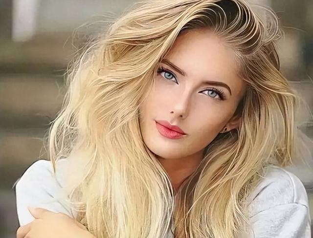 德国美女来中国旅游前备满干粮，落地北京后愣住