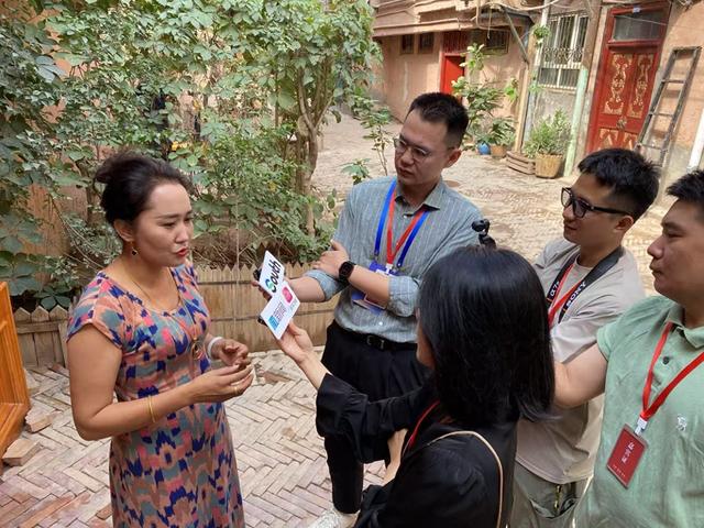 香港新闻界人士访新疆，在喀什见到的三个故事