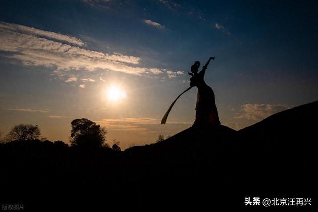 反弹琵琶的传说，并不止于敦煌的莫高窟，还有你我