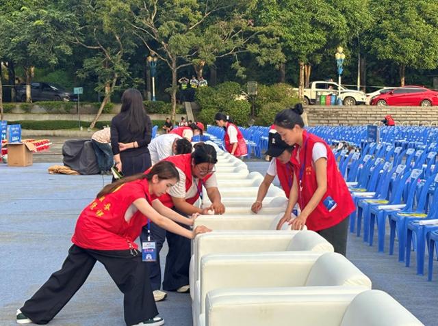 凭祥：“国门志愿红”添彩中越边关旅游节