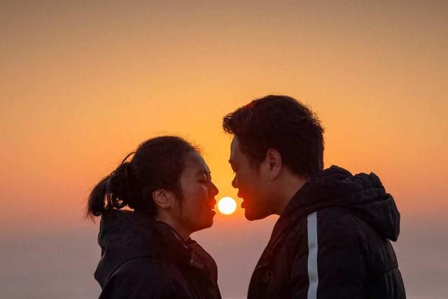 日破云海出，人间皆浪漫