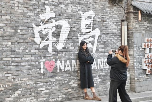 南昌展现促消费新担当：打造老街区烟火气新消费场景，引来人气红了城市