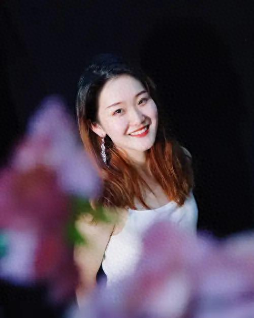 搞定 35～45 岁女人的最好方式：喂饱她的两个需求	，她会你死心