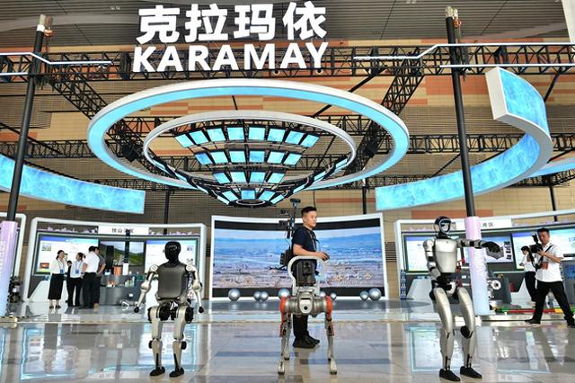 第七届中国（克拉玛依）国际石油天然气及石化技术装备展开幕