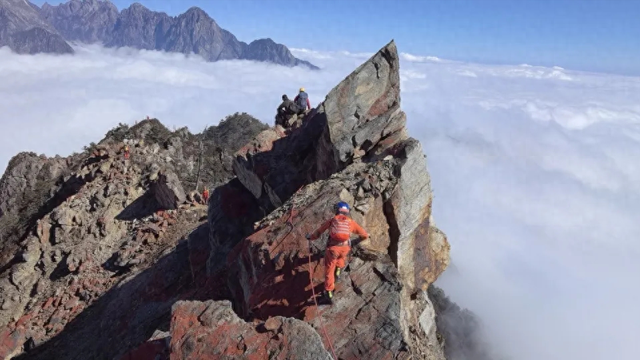95后女诗人挑战鳌太线，出发仅一天便不幸遇难，被发现时姿势怪异