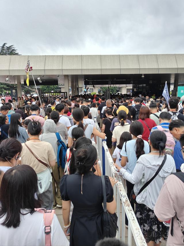 国庆假期逛西安兵马俑：教你避开人潮，解锁新玩法！