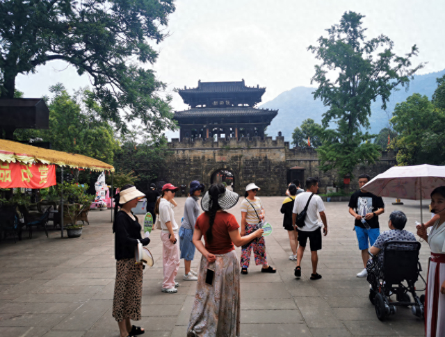广元周末“高铁圈”引爆蓉城：1.5小时直达，解锁蜀道上的诗与远方