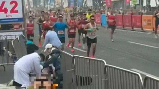 一马拉松选手比赛中倒地疑去世！知情人：事发近终点处	，平时身体素质挺好