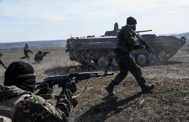 铠甲勇士龙炎（红军城防线摇摇欲坠）