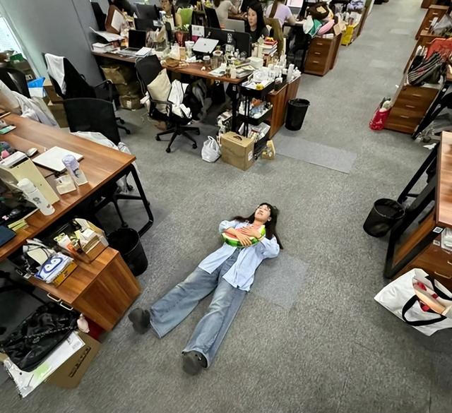 00后躺平饿不死？背后藏着国家砸万亿的 “隐形福利”！