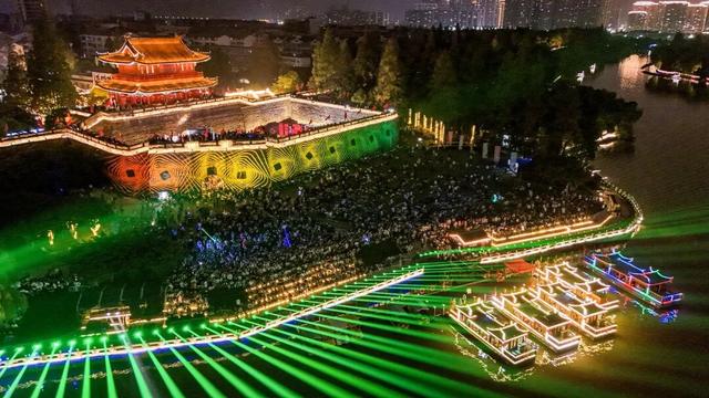 逆天了！4天134万人涌入，全国“榜首城市”果然名不虚传