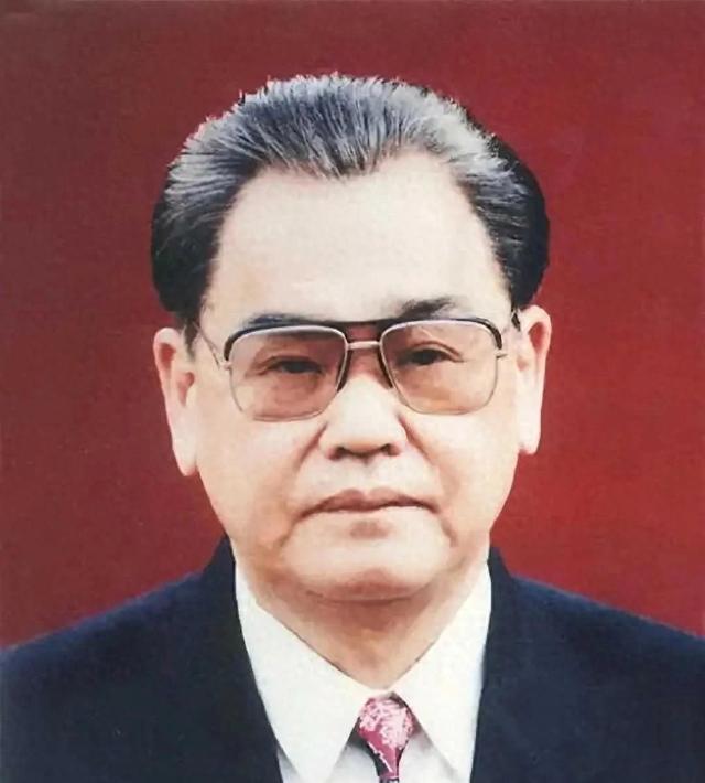 他曾是华老的接班人，后官至副国级，晚年却选择归隐田园，他是谁