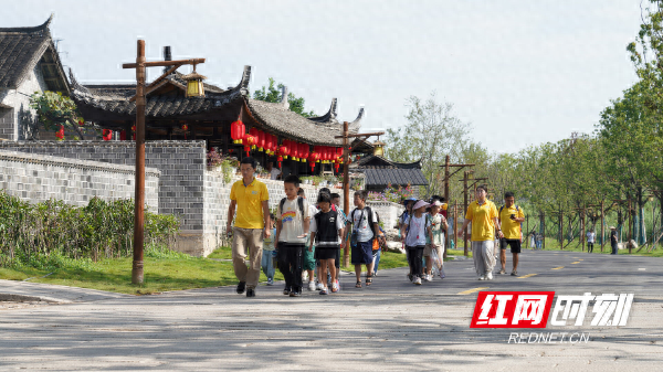 中方：错峰游升温体验宁静古村的“暖心之旅”