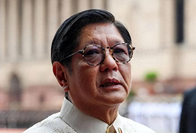 中国新大使到任，握着递交的国书，马科斯突然对华改口求和