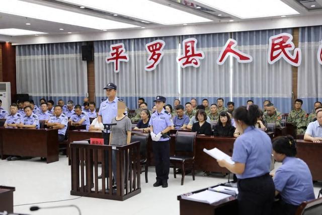 校长路月玲及其丈夫，均已被查