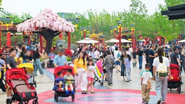上海多家主题公园热度持续高涨，乐高乐园今迎国庆长假大客流