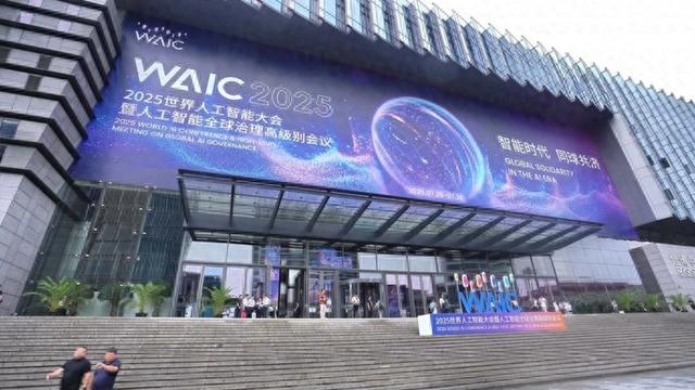 数学与AI越来越紧密，创造更多新机会探索更多未知世界