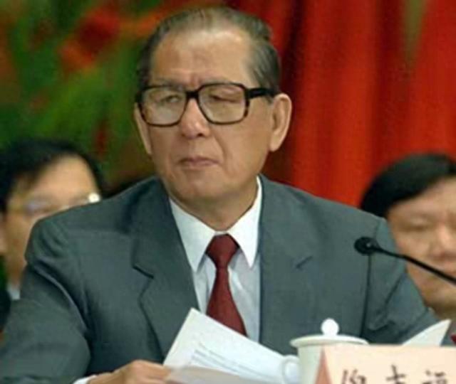 他曾担任3个直辖市市委书记，40岁官至副国级	，43岁粉碎重大阴谋