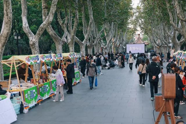 光影市集+露天电影，解锁梧桐街区新体验