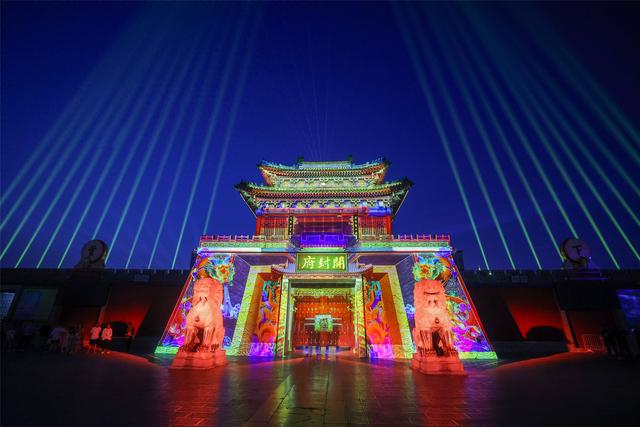图集｜开封府夜游《南衙千秋月》启幕 光影幻戏点亮千年府衙夜经济
