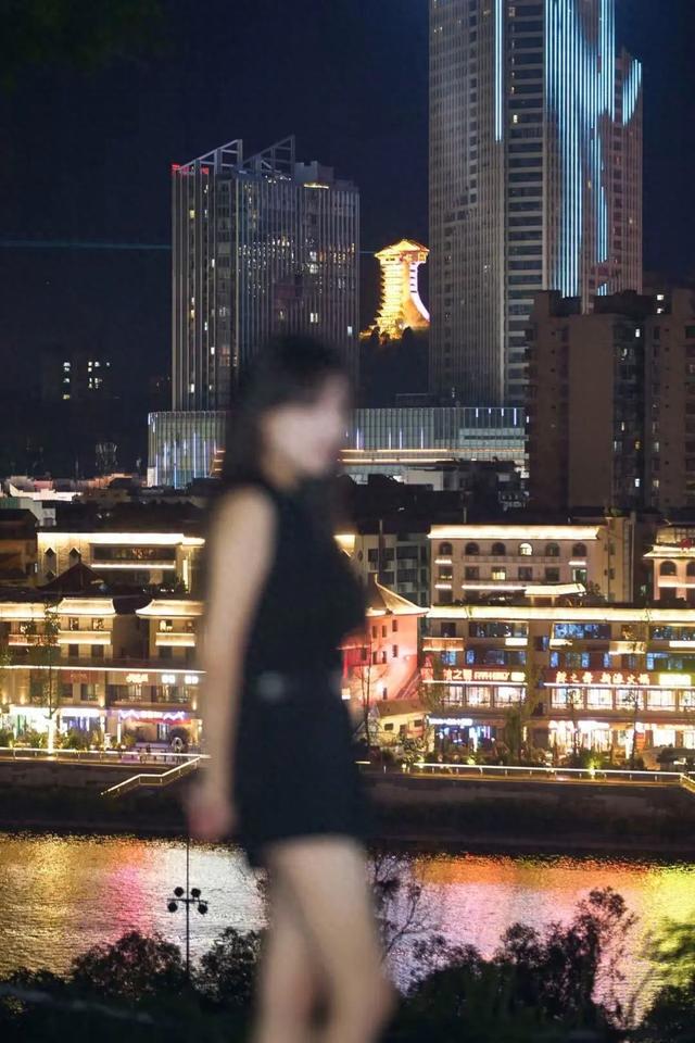 河西街道：说这里是广元夜景天花板 不过分吧