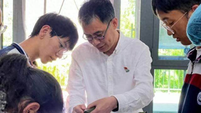 上海校长援青三年：AI实验室落地，青少年管乐团进京