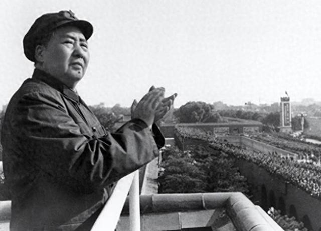 毛主席为何一生不进故宫，终生再未回延安？周总理的谈话道出实情