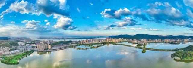 你从来没有读懂黄石