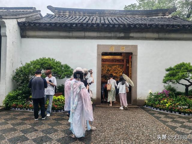 雨中漫步留园