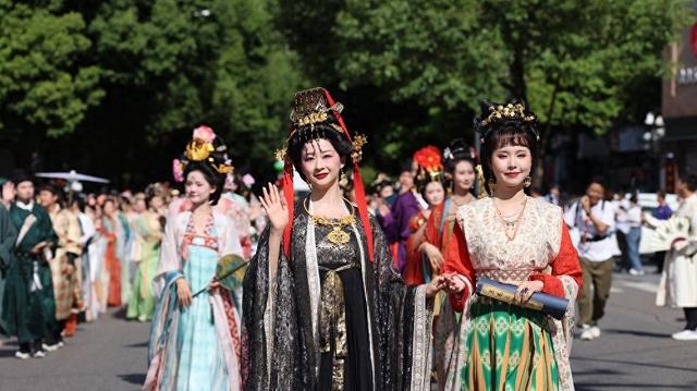 图集丨美到窒息！一步一景皆是盛唐风韵