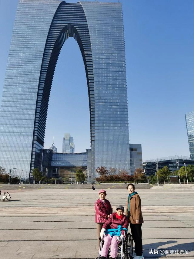 借会见邻居之机，再游金鸡湖