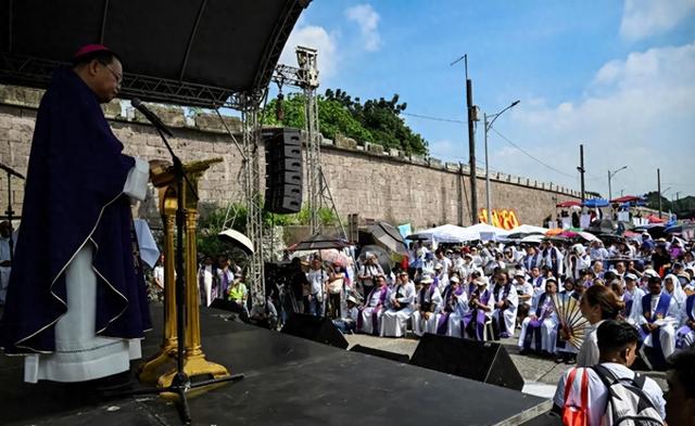 菲律宾政坛炸锅！前总统拒赴国际法院，放弃临时释放上诉	，关押9个月体重暴跌，莎拉公开逼宫马科斯