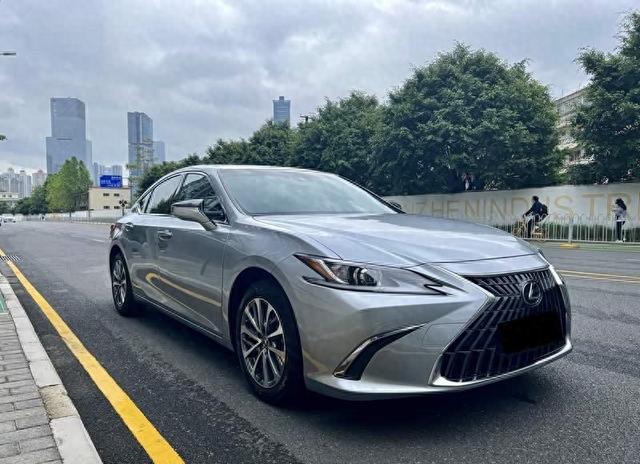 预算只有20W，咬牙提了雷克萨斯ES200，开了两年，车主坦言后悔了