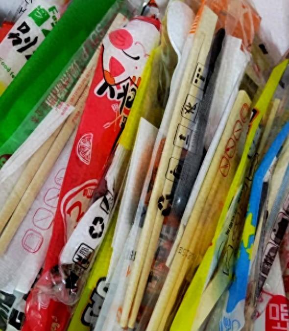 用一次性筷子做手工需要哪些工具（真佩服老公的脑洞一次性筷子也能玩出花来）