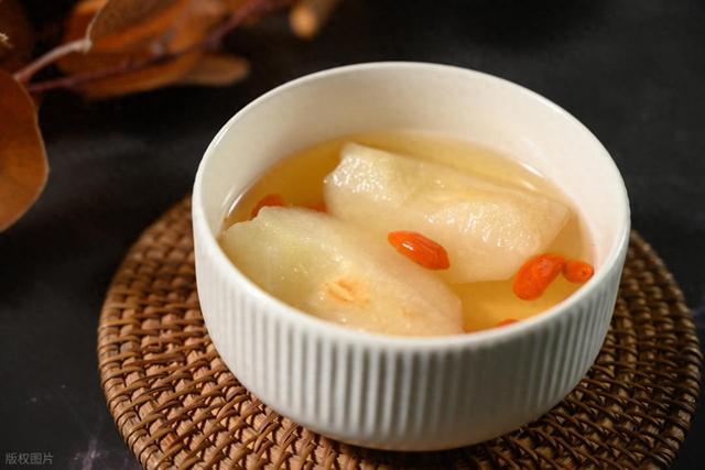 吃蒸梨子的好处与坏处（没想到冰糖蒸雪梨有这么大作用）
