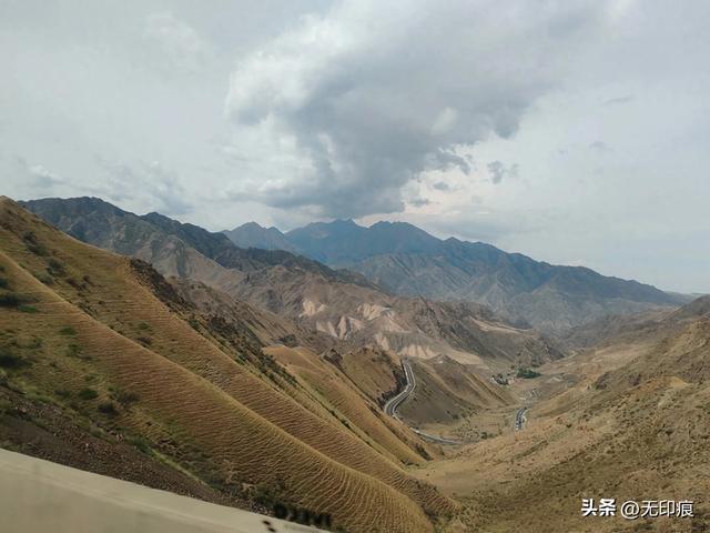 新疆之旅第三天:穿行于独库公路的北段,看沿途的崇山峻岭