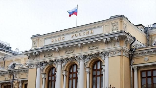 历史竟开了个玩笑：先倒下的不是乌克兰，而是百年中立的瑞士？